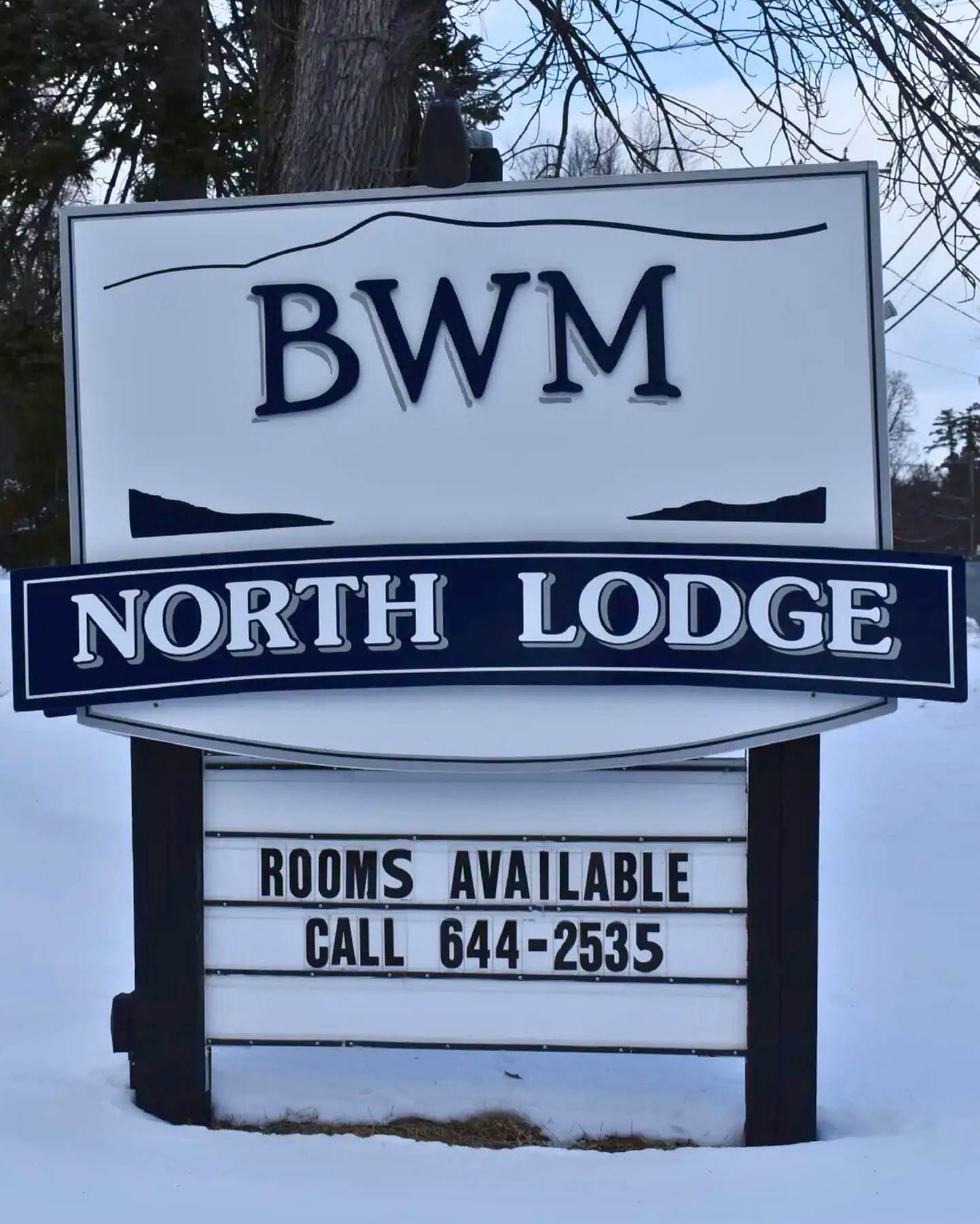 Don’t forget about our BWM North Lodge Winter Specials!?❄️
All non-holiday weekends, stay 2 nights and get a brunch voucher for 2 adults at The Barrel (alcoholic beverages and gratuity not included)??
All holiday periods, stay 2 nights and get a 3rd night free (Jan 17-Jan 20 & Feb 14-Feb 23)?
There are still rooms available for the upcoming holiday weekend! Call 518-644-2535 to make your reservation?