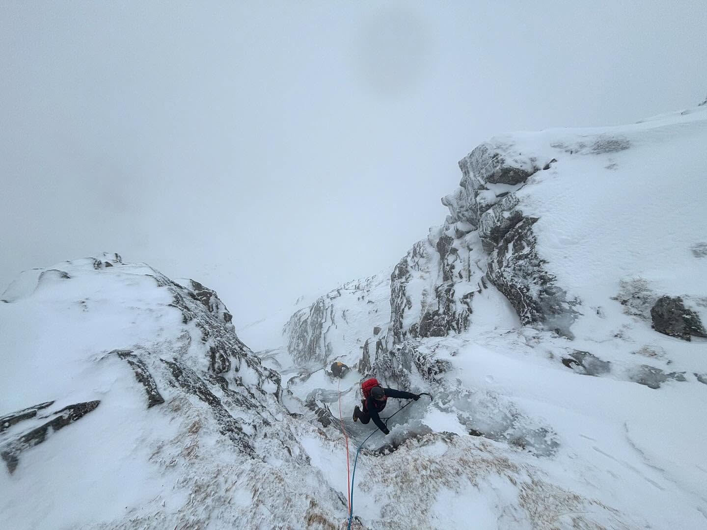 Crescent Gully on Creag Meagaidh with @dordonraws and @georgeorme152 today. Some really nice ice about 🧊
It’s great to be back in Scotland again despite the mist, rain, wind and long walk ins! 🏴
Being back in the mountains here feels like reuniting with an old friend. Each time I return they seem smaller and less intimidating but no less welcoming
@brit_mt_guides @mountainequipment