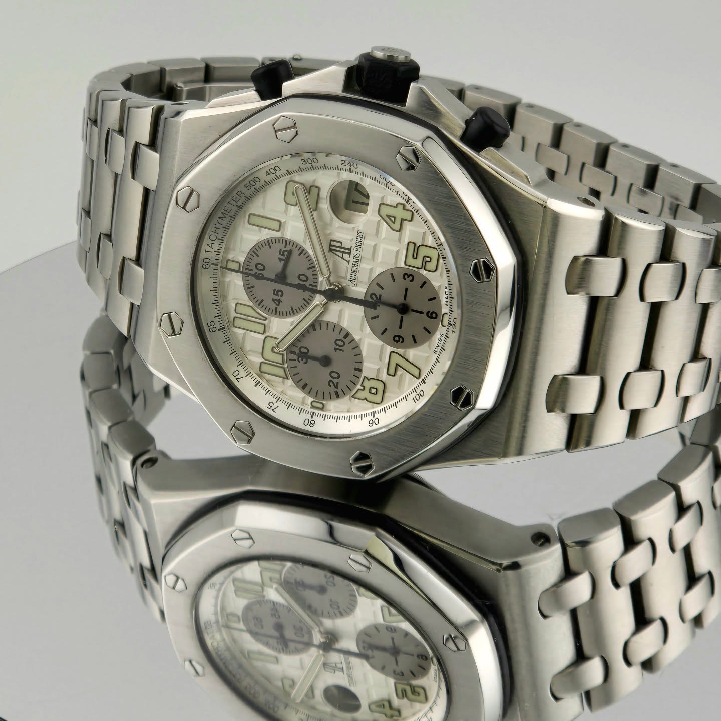 🌟An absolute staple in every true collector's vault. Audemars Piguet presents this classic Royal Oak Offshore Chronograph, WHITE THEMES. ⌚️
🌟This unique and stunning model is the perfect example of AP's striking visuals and enhanced complications. ⌚️
🌟With its satisfying white dial, contrasting grey subdials, and signature octagonal case, this AP is sure to draw attention from any onlookers. ⌚️
🌟The bracelet is of the signature Audemars Piguet style that gives the watch a heavyweight wrist presence.⌚️
💯DM for more details.💯
#audemarspiguetroyaloakoffshore
#audemarpiguetroyaloak
#Audemars #audemarspiguet #audemarspiguetbeast #Beast #thebeast #Rolex #patekphilippe #richardmille #porsche #ferrari #Lamborghini #rollsroyce #bentley #entrepreneur #businessowner #luxurylife #luxurywatch #wallstreet #wallst #ceo #networking