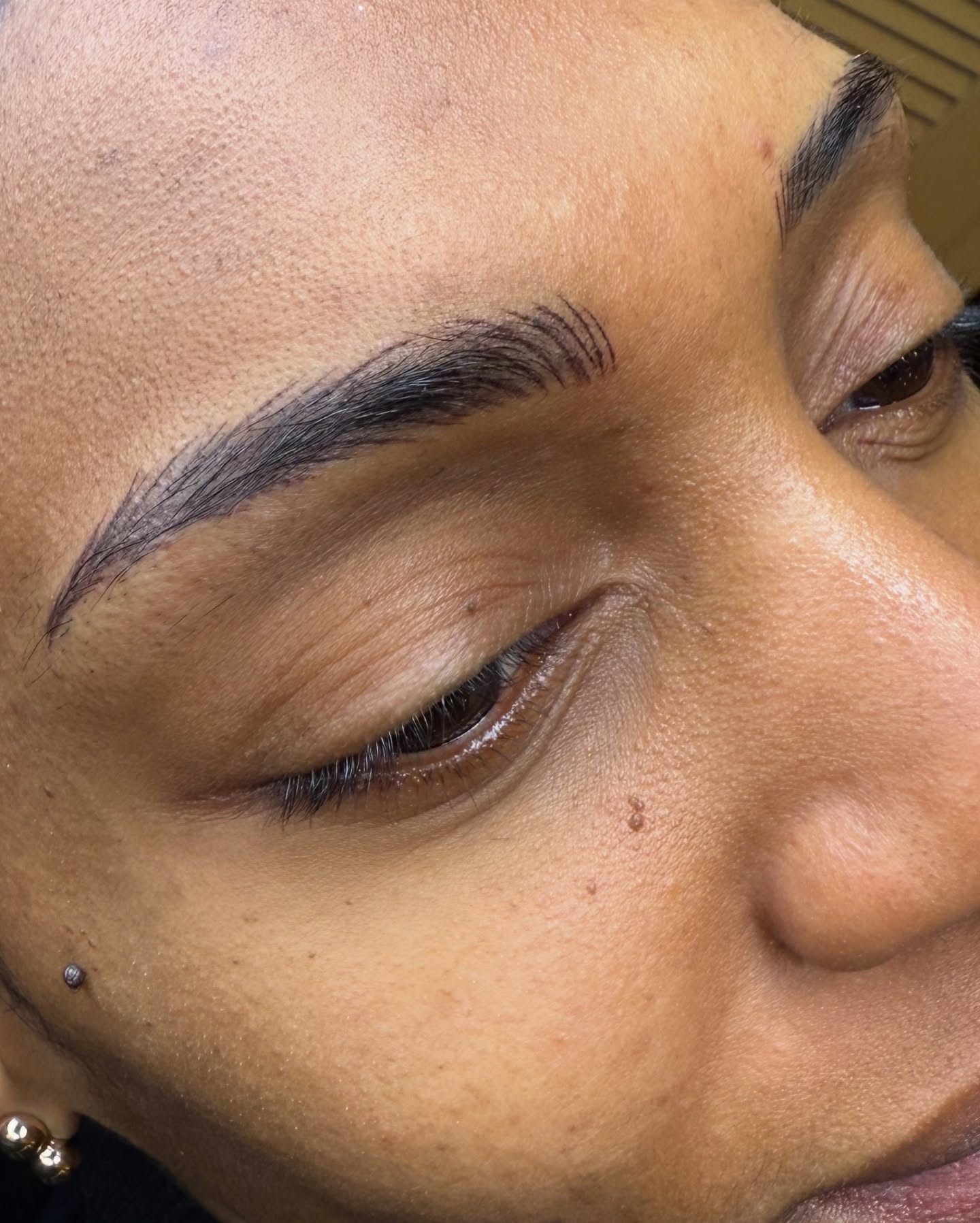This beauty wanted nano brows and she got them! I love thus bruw transformation. You can book a consultation  for nanobrows on our website  KemSkin.com #nanobrowspmu #nanobrows #brows #browsonfleek #pmu #kemskin #kemskintotalbeauty #kemskinprofessionalacademy