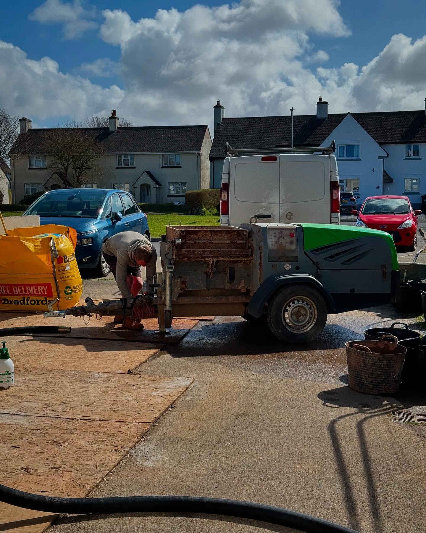 Lovely little job in Kilkhampton today – 16sqm of Cemfloor supplied by Mac Plant. A great way to wrap up the week!
#screeding #liquidscreed #cemfloor #macplant #cornwall #devon #somerset #southwest #bude #selflevelling #flooringcontractor #underfloorheating
