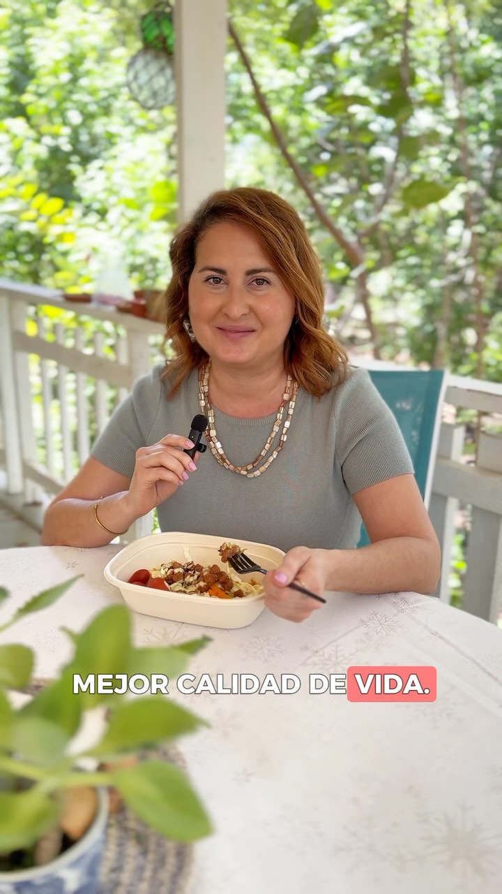 Dicen que comer saludable es caro, pero caro son las enfermedades! ⚠️
Cuidar de tu salud nunca lo debes ver como un gasto sino como una inversión. 💚
Y mientras menos inviertas en ella, más caro te podría costar a largo plazo con enfermedades y situaciones. 🏥
Si necesitas ayuda para establecer un plan para cambiar hábitos; mejorar y alcanzar tu salud óptima, escríbeme la palabra “Coaching”. ¡Estoy aquí para ayudarte! 
Tu bienestar es tu mayor riqueza.
Empieza a priorizarte hoy. 🥦✨
@gina.suarez.coach 
#SaludEsPrioridad #InvertirEnTuSalud #ComerConConciencia #GinaSuarezCoach #TropicalizaTuDieta