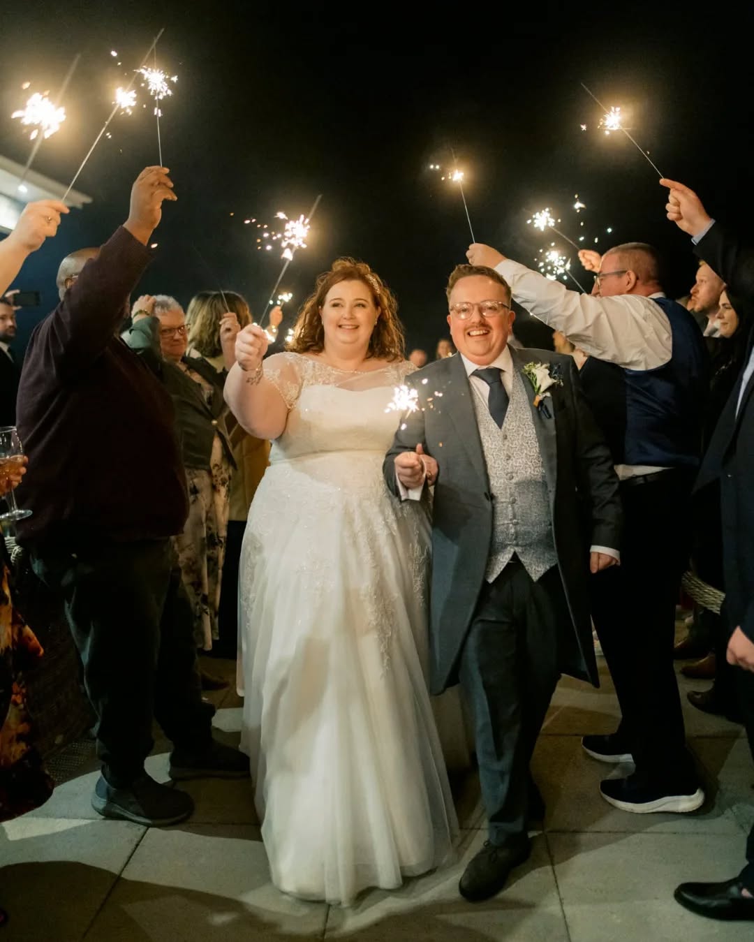 Though I tend to edit in a more light and airy style, when the mood is misty and atmospheric, I'll lean into it! B&C had the most emotional and beautiful wedding in dartmoor at the end of March. Many tears, misty couples photos, sparklers, and so many unique and special touches. The best of belated congratulations to these beautiful people!
Venue @themoorlandhotel
Makeup @em_collyer_mua
Sketcher @wedding_sketching
#dartmoor #dartmoorwedding #devonweddingphotographer #devonwedding #haytor