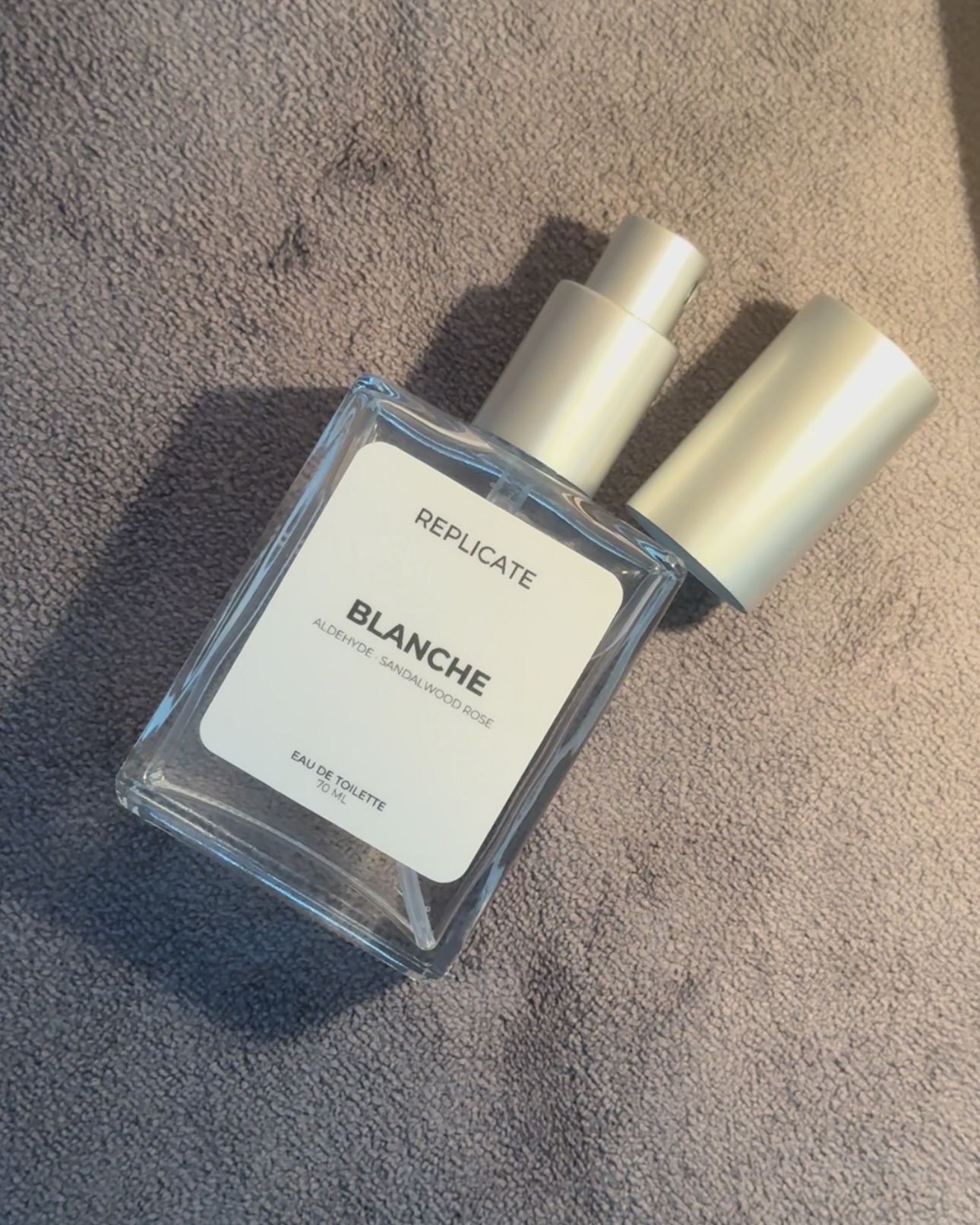 Blanche - Byredo Inspired
“This is the ultimate clean-girl scent”
Blanche gives off the vibe of stepping out of a bath, wrapped in a soft white robe, surrounded by freshly laundered white sheets.
It might be the freshest fragrance I’ve ever encountered. If that clean, airy style isn’t your thing, it might not be for you, but to me, it’s absolutely perfect.