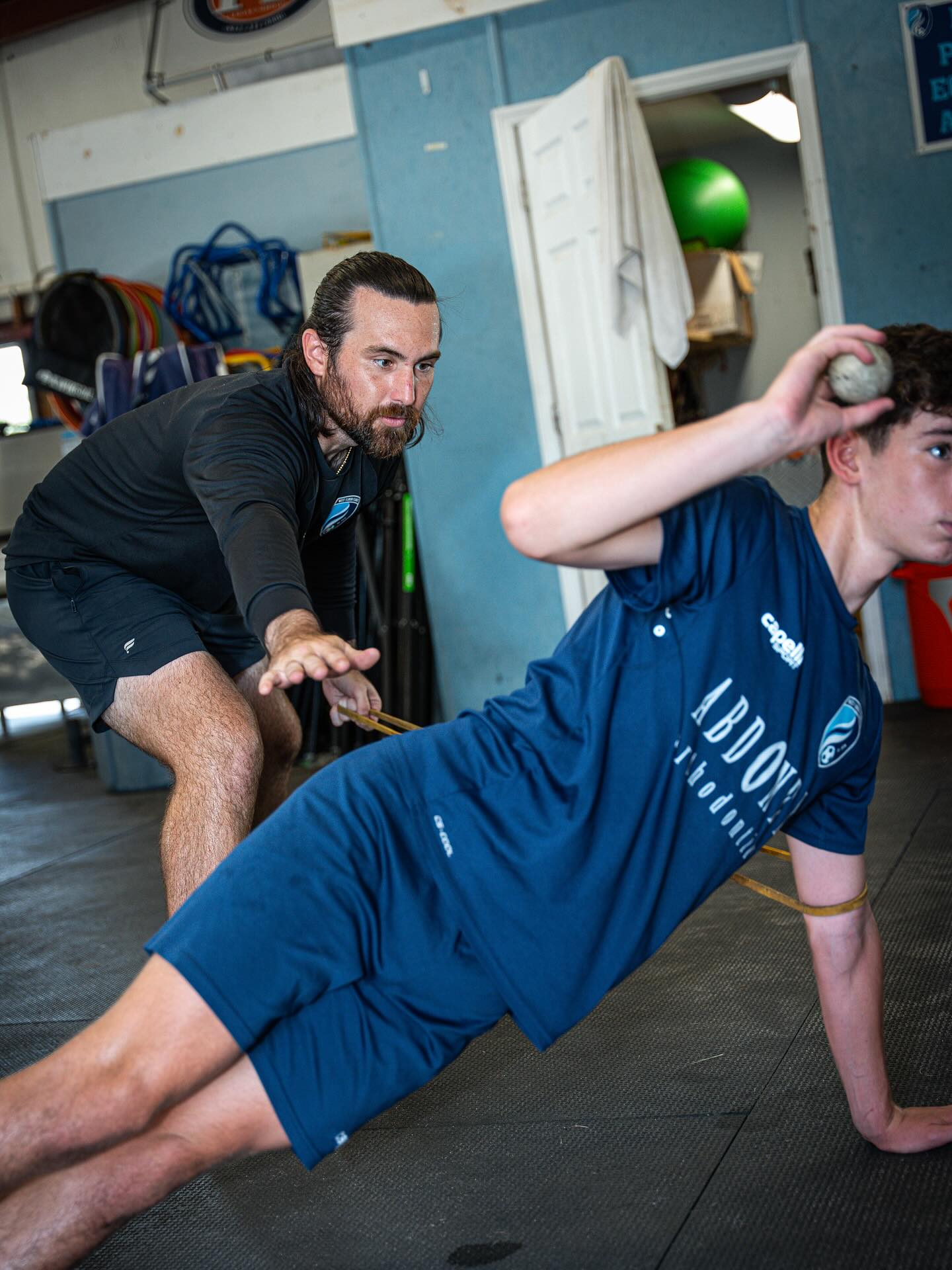 Stability isometric + hand eye coordination = functional movements 👊⚽️💪
