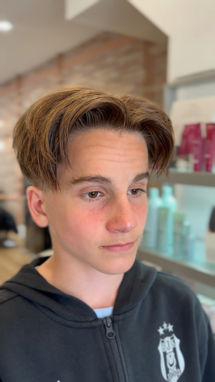 Clean cut. Fresh fade. Effortless style. 👌🏼✨ #VerbSalonMagic”
#HairGoals #FreshLook #MensHair #SalonStyle #VerbSalon #confidencecut
#avedasalonandspa