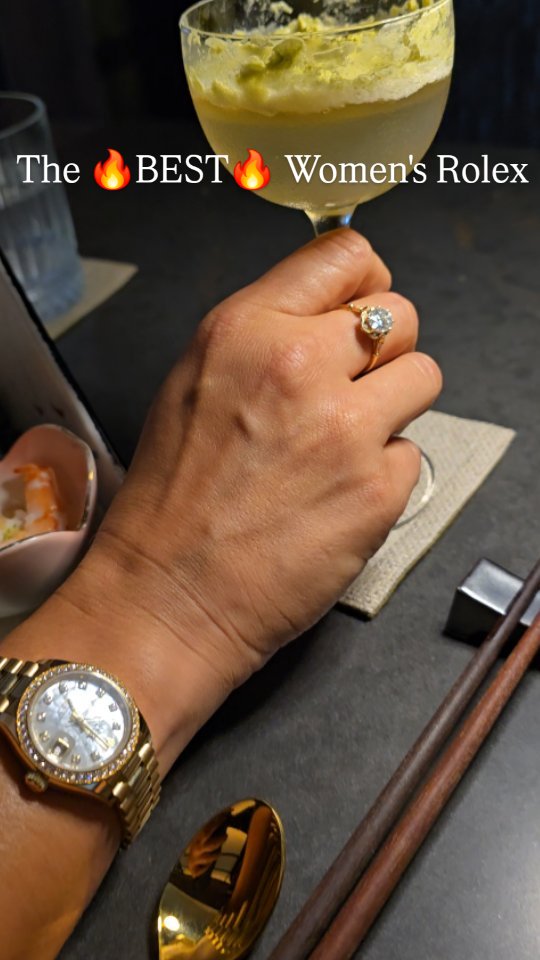 It's tough to beat a yellow gold Daytona, but I think I'm outclassed here. Her new Datejust is striking. 🫠
Do you agree? Let me know ⬇️
#presidential #Daytona #datejust #mopdial #diamondwatch #rolex #patekphilippe #audemarspiguet #thechronoreserve #timepiece