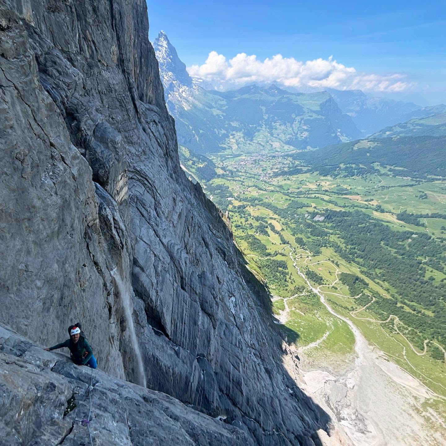 “We’re not in Pembroke anymore Dan”
A couple of days ago @dan_kgby and I climbed the West Pilar of the Scheideggwetterhorn.
A high quality adventure with a lot of low quality rock. We took a leisurely start by taking the first bus up to the start of the approach in the morning and climbing to above the majority of the difficulties on day 1, we then had an excellent bivi as the clouds parted to reveal a stunning sun set over the Oberland. The following day we finished up the top of the ridge and descended a maze of limestone choss down to a glacier, a few more abseils brought us onto another glacier and finally the path back to the car via a well earned lemonade in the lovely @glecksteinhuette.
Thanks for joining me for a great week of Swiss ridge ticking Dan!