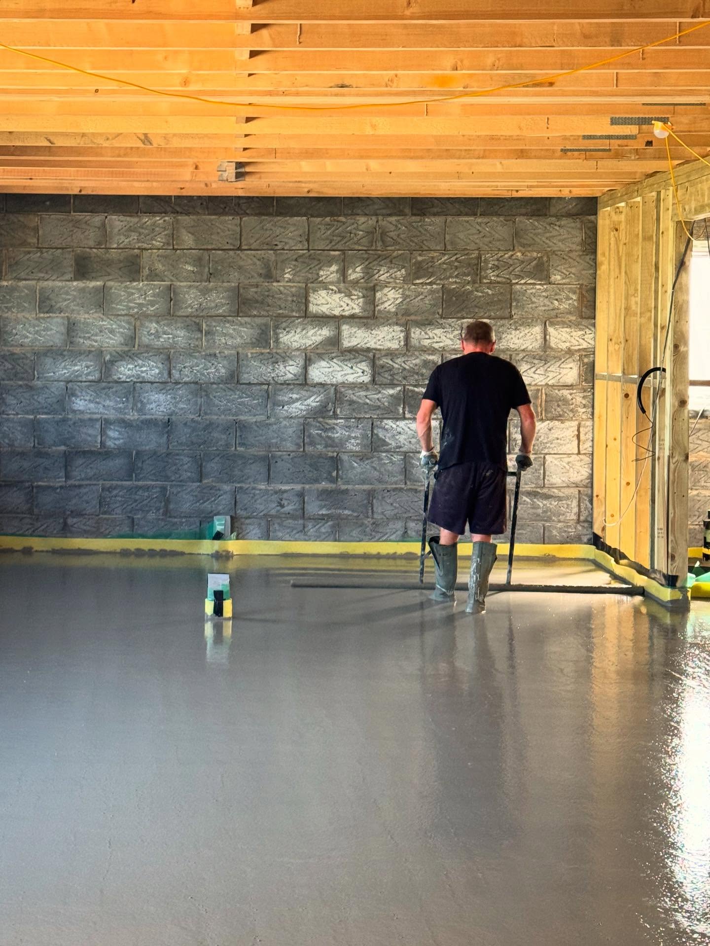 Precision screeding done right in Hartland, Devon.
For this 122m² new build, we laid 60mm of Cemfloor C25 liquid screed over underfloor heating — creating a solid, efficient thermal mass ready for floor finishes.
As always, it starts with the prep. The site was spotless and well-organised, making for a smooth, clean pour from start to finish.
Big thanks to the client for setting the tone and to @macplant_construction_ltd for supplying the screed.
📍 Hartland
🔹 122m² @ 60mm
🔹 Cemfloor C25 over UFH
#liquidscreed #cemfloor #underfloorheating #hartland #screeding #ufh #flooringcontractor #siteprep #c25screed #devonbuilder #southwestconstruction #cleanworksite #screedingcontractor #maccrete