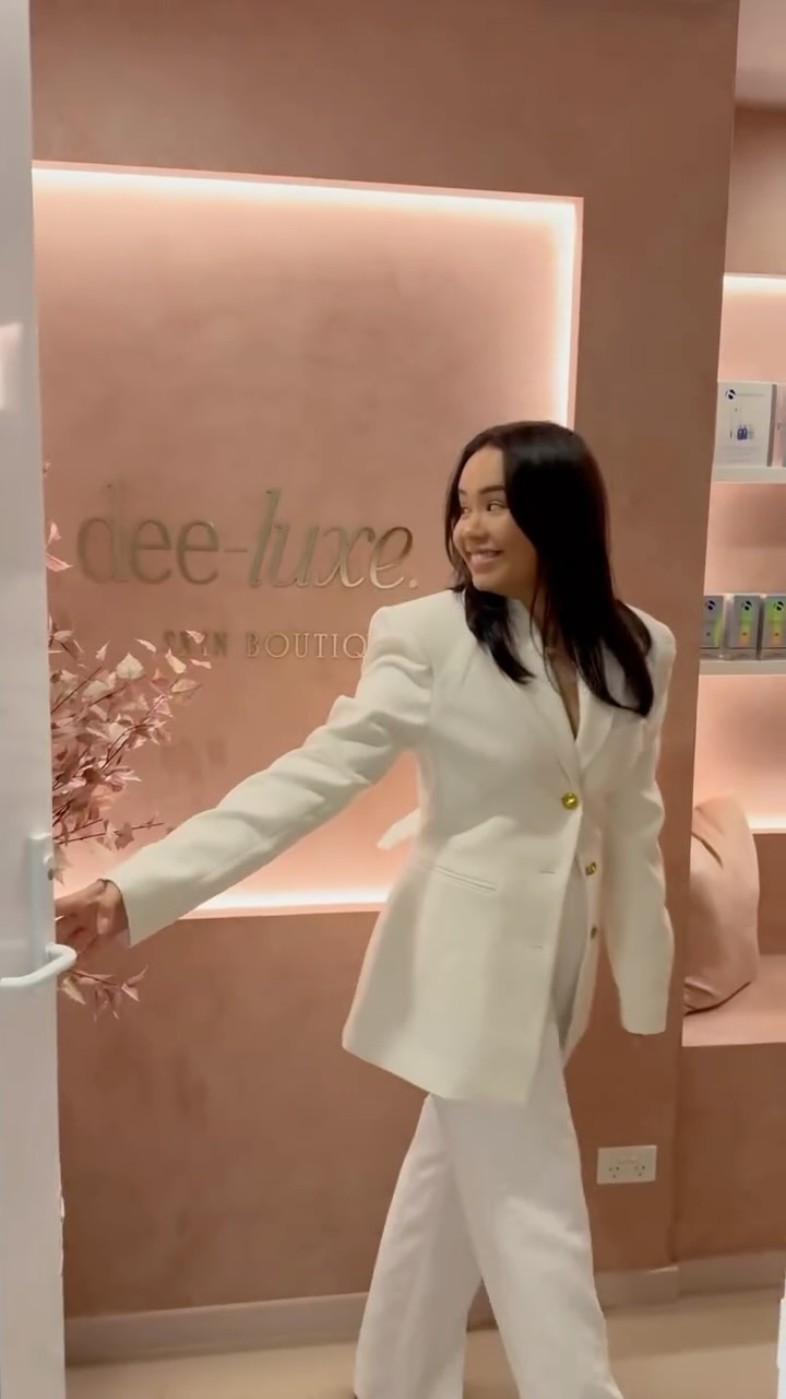 The face, the owner and the creator behind the clinic - Dee ✨
Dee created Dee-Luxe Skin Boutique (formerly Dee-Pigment) over 2 years ago now. With 10+ years of industry experience, Dee wanted to bring together a luxurious experience as well as a clinical results driven experience for her clients. Dee-Luxe was born.
We’re so thankful to all of our wonderful clients that firstly trusted Dee with their skin, and then went on to trust also Courtney and Steph.
We can’t wait to spend the rest of the year helping you all on your skin journey✨
#brisbaneskinclinic #brisbaneskin #skin #skingoals #brisbane #skinhealth #skintreatment