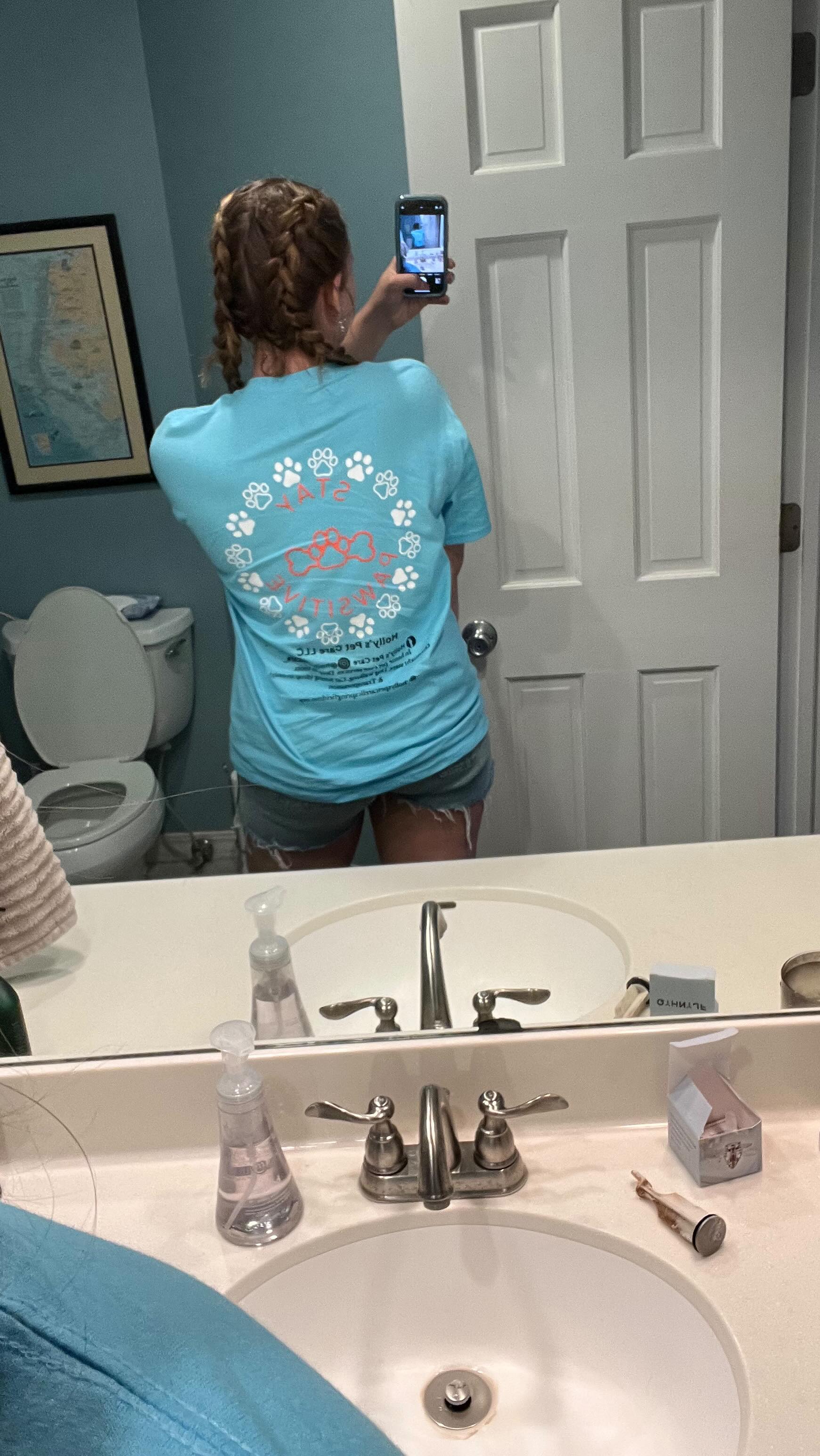 Making business t shirts! #springfieldmo #petsitter #businesstshirts #cricut