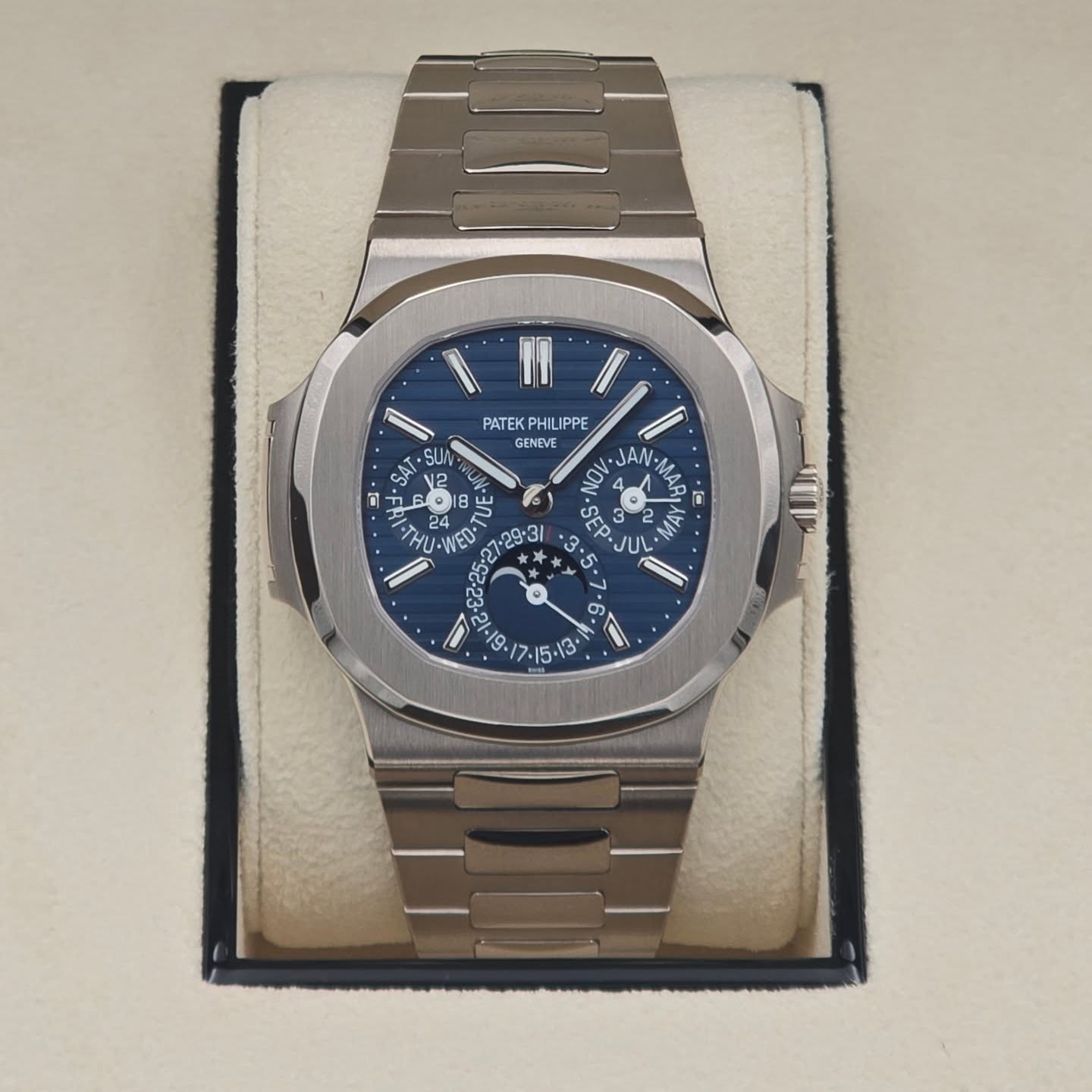 One of the most beautiful pieces I've had the pleasure of sourcing and delivering to a top client.
The Patek Nautilus Travel Time Chronograph with a Moonphase 🌛 complication is an absolute stunner (especially in white gold🪙)!
As I've always said, no piece is out of reach. Let me know if you're interested in something specific!
#pateknautilus #patekmoonphase #patekwhitegold #patektraveltime #Patek #thechronoreserve