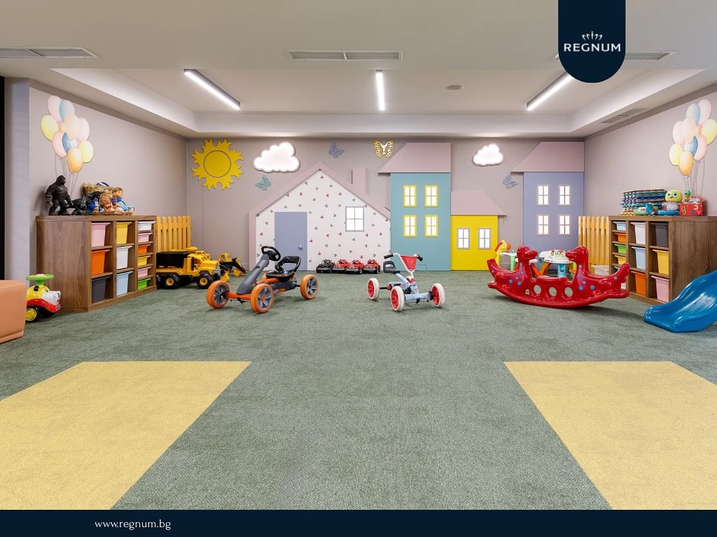Щастливо дете – щастлива ваканция.
Regnum Kids Club е вълшебно място за нашите най-малки гости – изпълнено с игри, усмивки и безгрижни моменти.
Очакват ги ежедневни тематични активности и специални програми, създадени за вдъхновение и забавление.
Докато вие релаксирате, те откриват света чрез игра.
Happy kids, happy holidays.
The Regnum Kids Club is a magical space for our youngest guests – full of games, laughter, and carefree moments.
Daily themed activities and special programs are designed to inspire and entertain.
While you relax, they explore a world made just for them.
#RegnumBansko #KidsClub #FamilyVacation #LittleGuestsBigSmiles #RegnumMoments #ChildrensParadise #FunAndSafe #MountainFamilyEscape #BanskoKids #LuxuryForAllAges #RegnumExperience #HappyKids #BanskoResort #ElegantFamilyTime #PlayDiscoverEnjoy