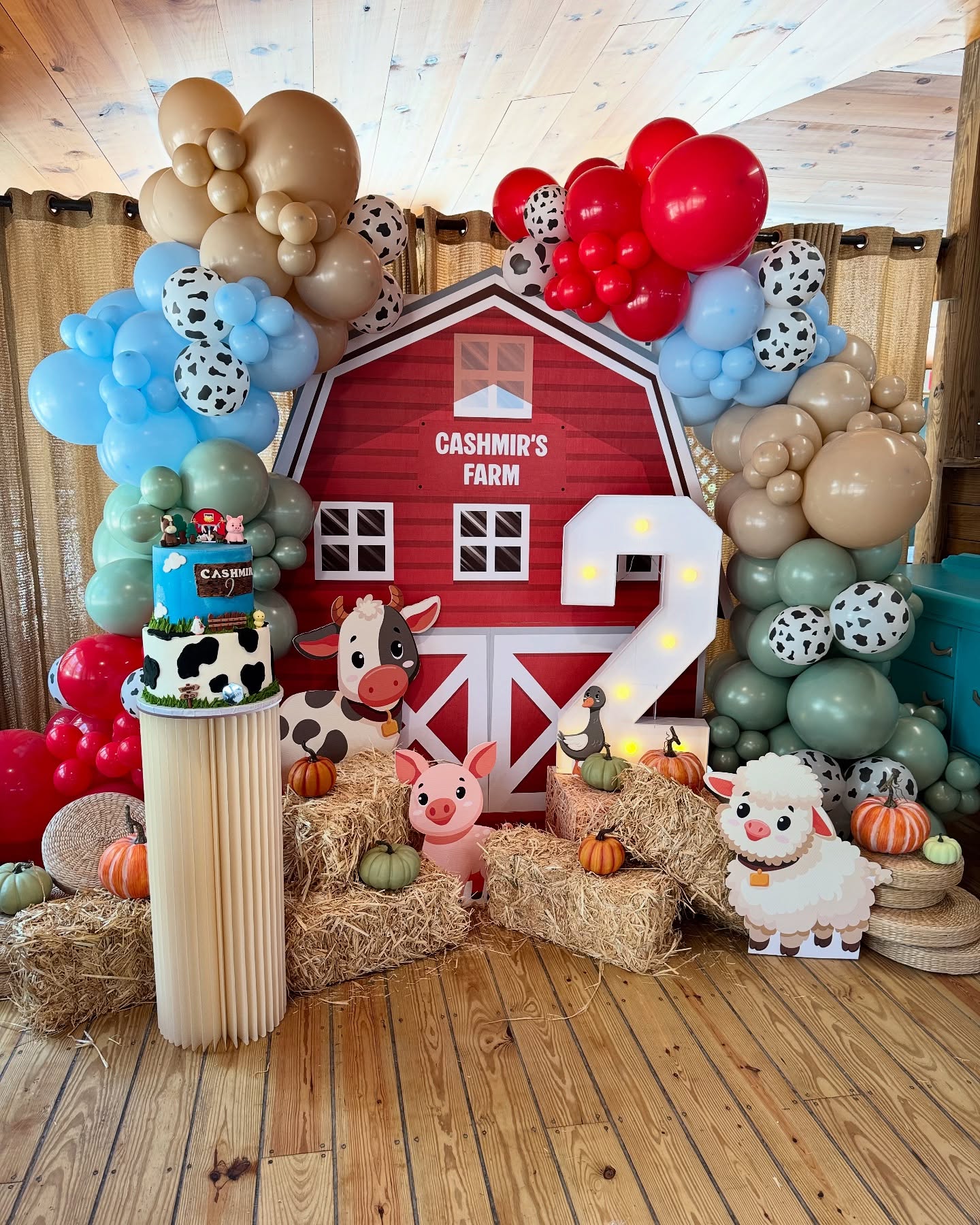 Cashmir’s farm 🐷🐑🐮
Cutest little farm crew for the sweetest birthday boy!
#FarmPartyDecor #BarnyardBirthday #KidsPartySetup #FarmThemeParty #EventStylistVA #BalloonBackdrop #CustomPartyDecor #GlamichEvents #757Events #BirthdayDecorIdeas