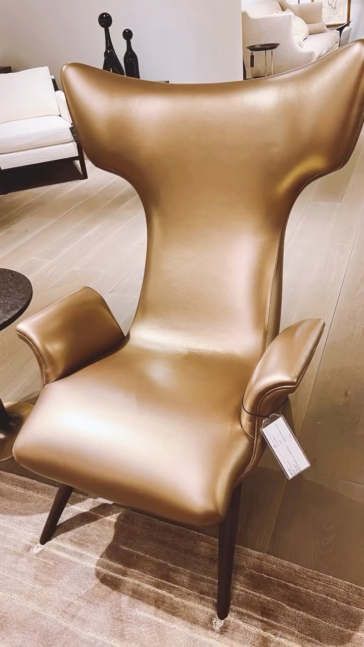 Where’s your happy place?
Ours is at @themartshowrooms 😌✨
As part of our Full Service Interior Design process here in Chicago, we take clients behind the scenes for private previews, curated appliance demos, and hands-on time with a few key pieces.
Not every chair, not every faucet—but the ones that matter. The ones that need to feel just right.
Thoughtful design is about more than looks—it’s about how your home lives.
We make it inspiring, easy, and totally tailored to you. 
Design by @adinahalldesign 
#adinahalldesign #chicagointeriordesigner #chicagodesigner #chicagoarchitect #kitchendesigner 
#fullserviceinteriordesign #luxuryinteriordesign #customhomedesign #interiordesignstudio #chicagointeriors 
#furnitureselection #clientexperience #bespokedesign 
#interiorswithsoul #moderntraditional #customkitchen #luxuryhomes #designprocess 
#interiordesignlife #highendinteriors #livedinluxury #tailoreddesign #womanownedbusiness 
#chicagohomes #renovationexperts #designwithsoul #designwithintention #homeinspo #midwestinteriors