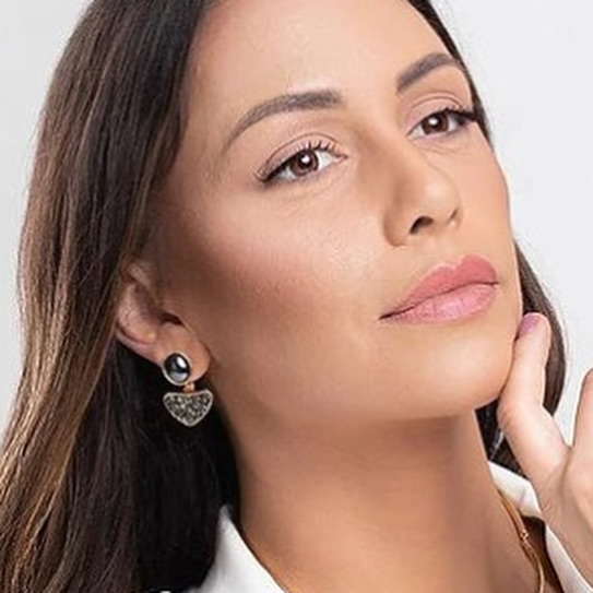 ✨ O poder da versatilidade em cada detalhe!
Esse brinco 2 em 1 é a escolha perfeita pra quem ama transformar o look com um toque de brilho e sofisticação. 💫
Use com ou sem o pêndulo e arrase em qualquer ocasião!
#TurmalinaAcessórios #Brinco2em1 #VersátilELuxuoso #AcessóriosQueTransformam