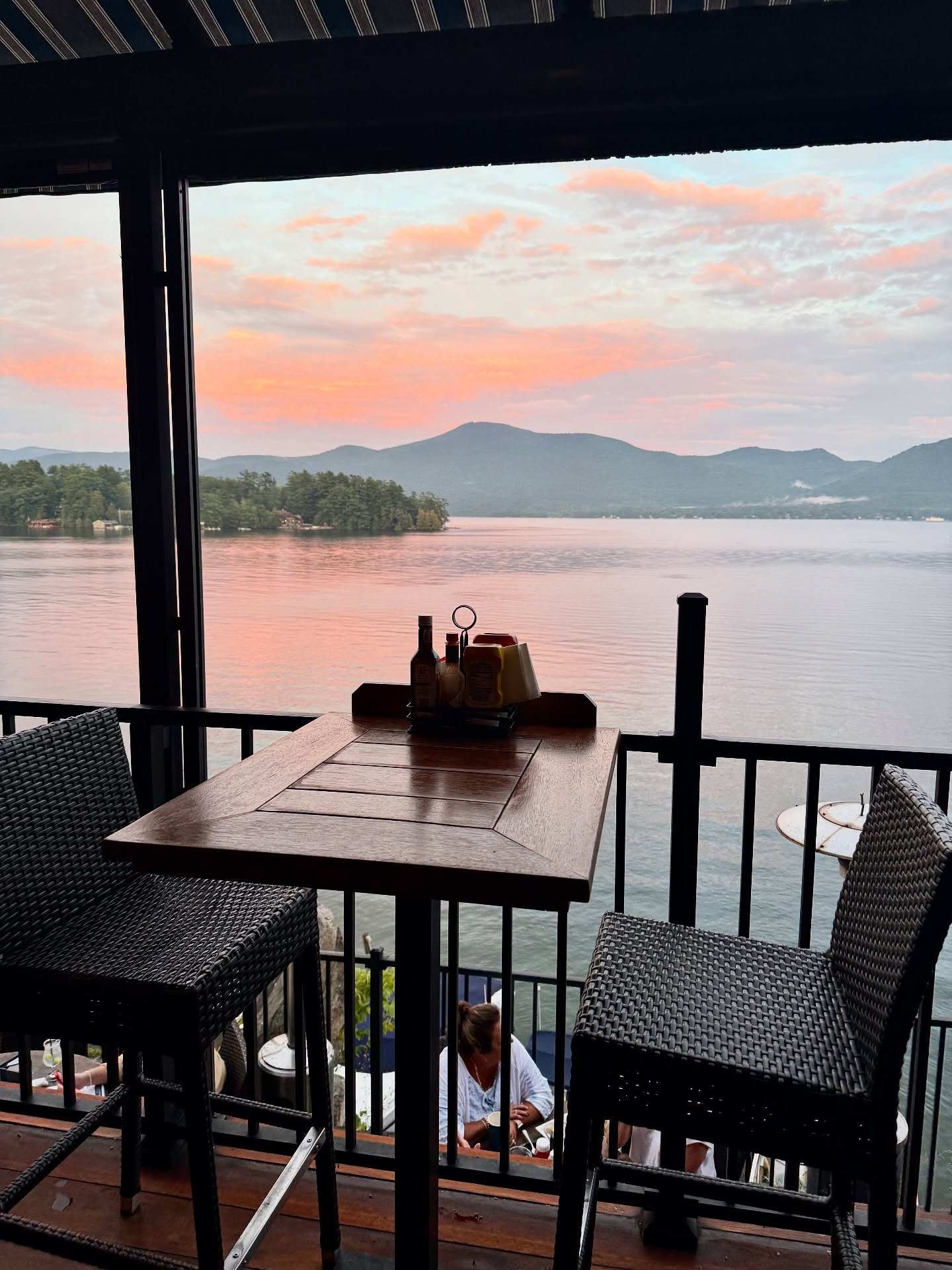 Happy Friday from the #BLUECREW ?
See you at the Tavern this weekend, open for Breakfast, Lunch, & Dinner?