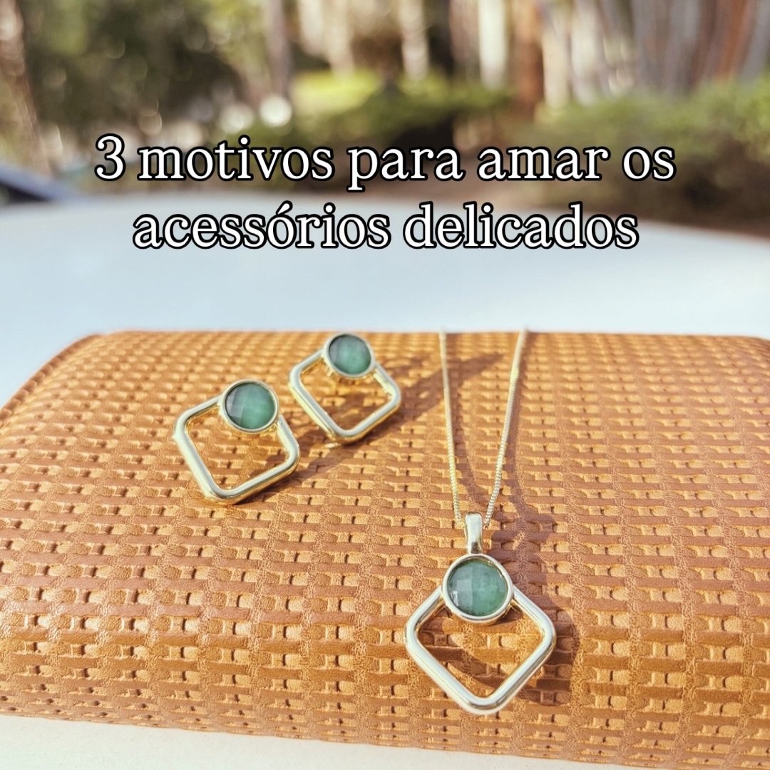 O #TeamDelicada dominou os stories 💕 E não é à toa: acessórios delicados são versáteis, elegantes e transformam qualquer look!
👉 Qual desses motivos é o mais importante pra você?
1- versatilidade 
2- elegância sem esforço 
3- peça coringa 
💌 Já aproveita e me chama no direct pra garantir o seu favorito hoje mesmo!
