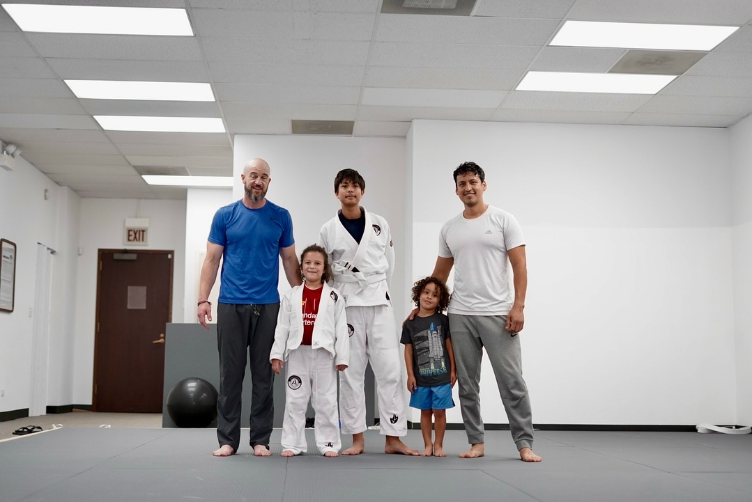 We had such a fun Family Class this past Saturday! 🥋✨
Once a month , we open a special class for kids and parents to train together — a moment to bond, laugh, and learn as a family.
These classes are all about connection, teamwork, and creating amazing memories on the mat!
#jiujitsu #bjj #artisticjiujitsu #martialarts #chicago #chicagomartialarts