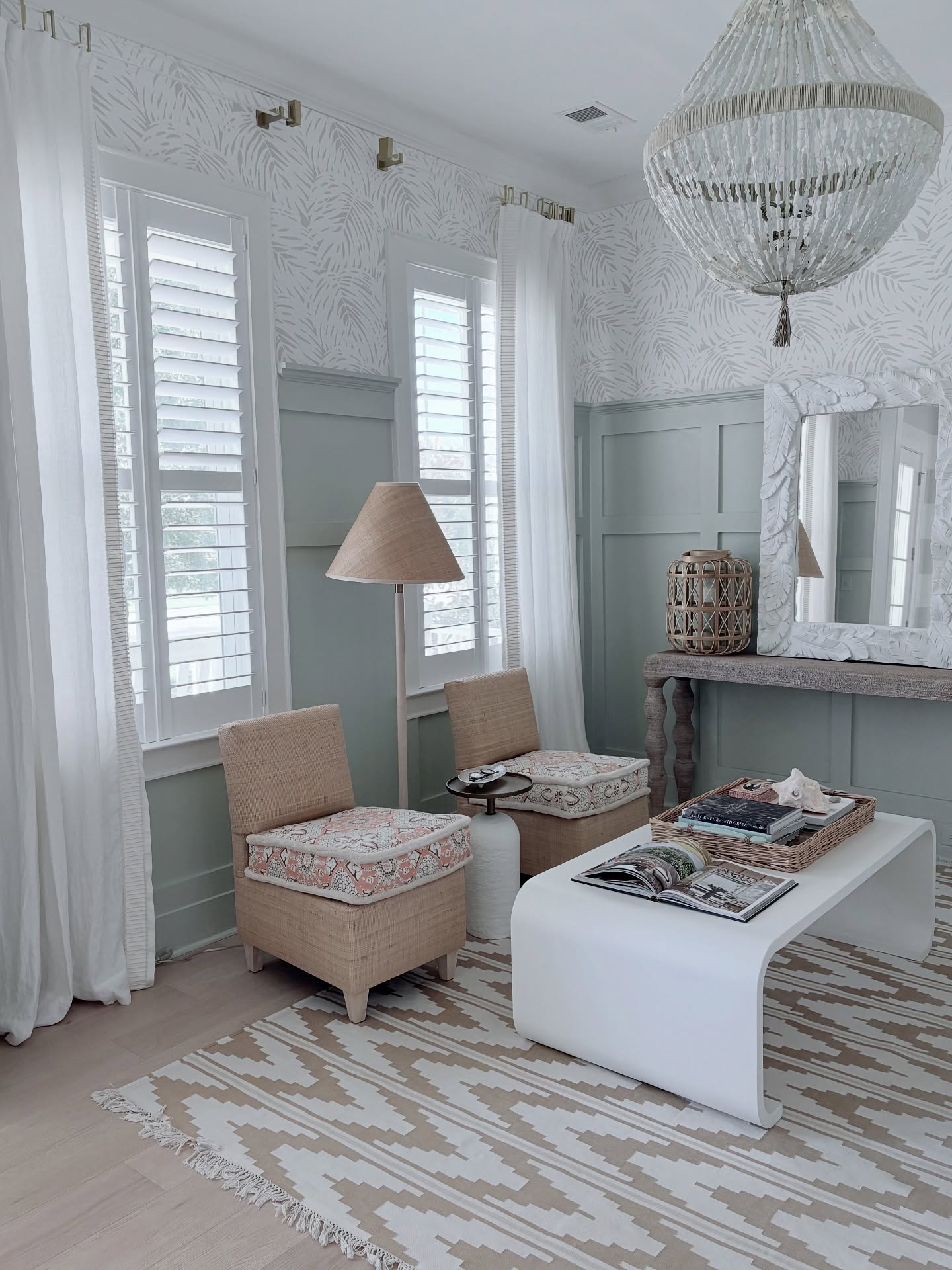 Sundays are for slowing down ⨠This inviting sitting area by Hayes + Nash Design Co. is the perfect spot to relax, enjoy a good book, and soak in the sunlight. Soft greens, layered textures, and natural details create a serene space made for unwinding.
@hookerfurnishings @quadrillefabrics @societysocial @oomphhome @serenaandlily @roshambeauxdecor @roshambeauxchs @jamieyoungco @shantyshoppe