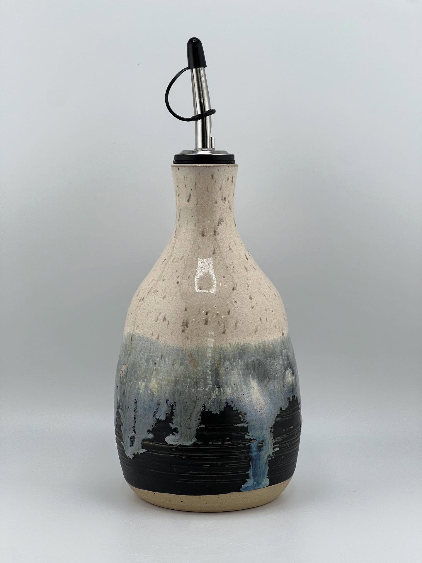 Oil Bottle bringing the drama. Cosmos on top, Satin Black on bottom and a band of Light Flux on the middle overlap. Roo clay.