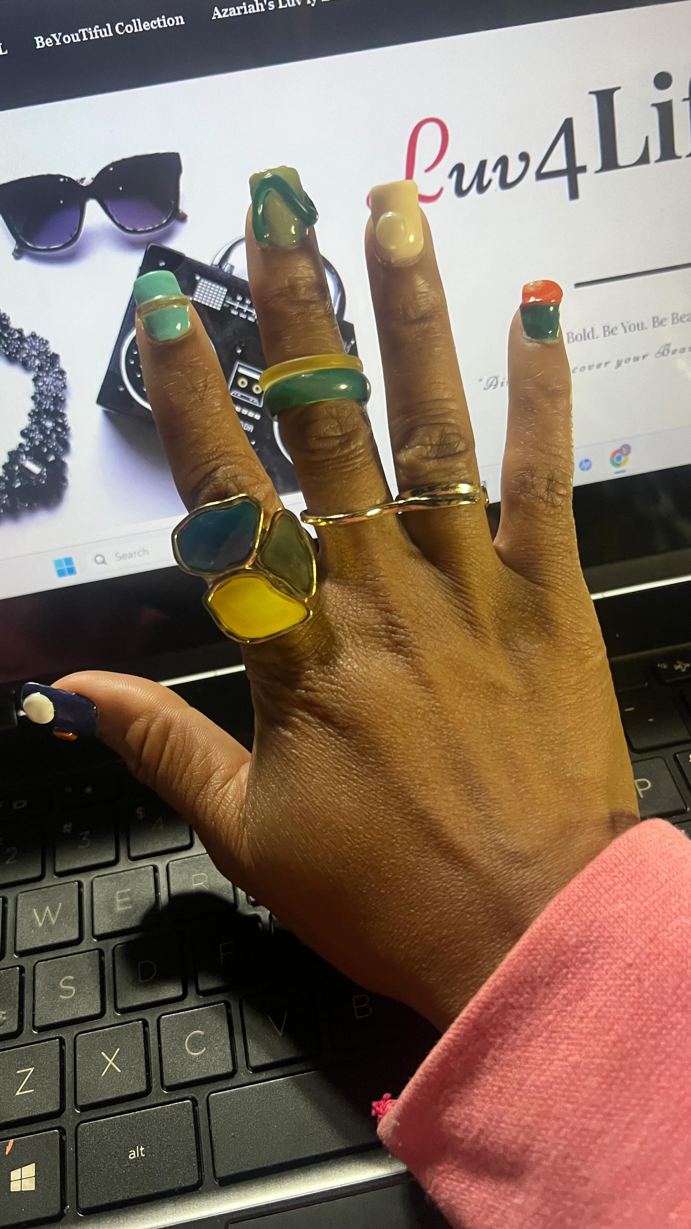 Happy Saturday, lovely people! 🦋#Luv4LifeFashion
www.Luv4LifeStudio.com