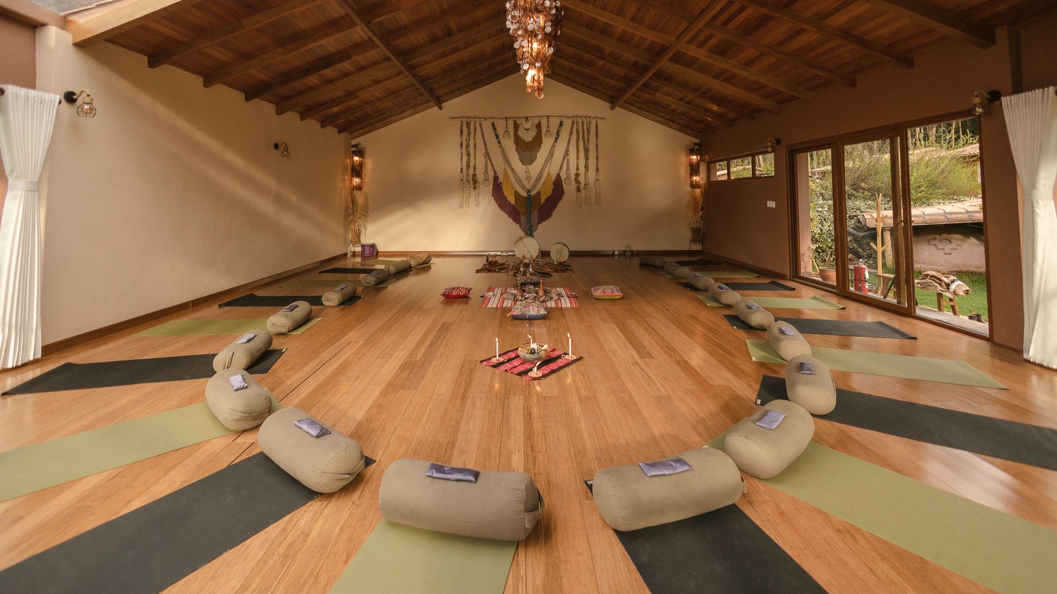 ✨ Thirteen years of nurturing journeys in the Sacred Valley.
Thirteen years of holding space for souls to breathe, to remember, and to return home to themselves.
Each retreat is more than an experience — it’s a sacred pause.
A chance to step away from the noise, to listen deeply, and to realign with the rhythm of nature.
In the gentle embrace of the Andes, transformation unfolds naturally — like the sunrise over the mountains, quiet yet powerful.
Every journey reminds us that healing begins when we allow ourselves to simply be 🌱 📸 @celiacueto_ 🌹