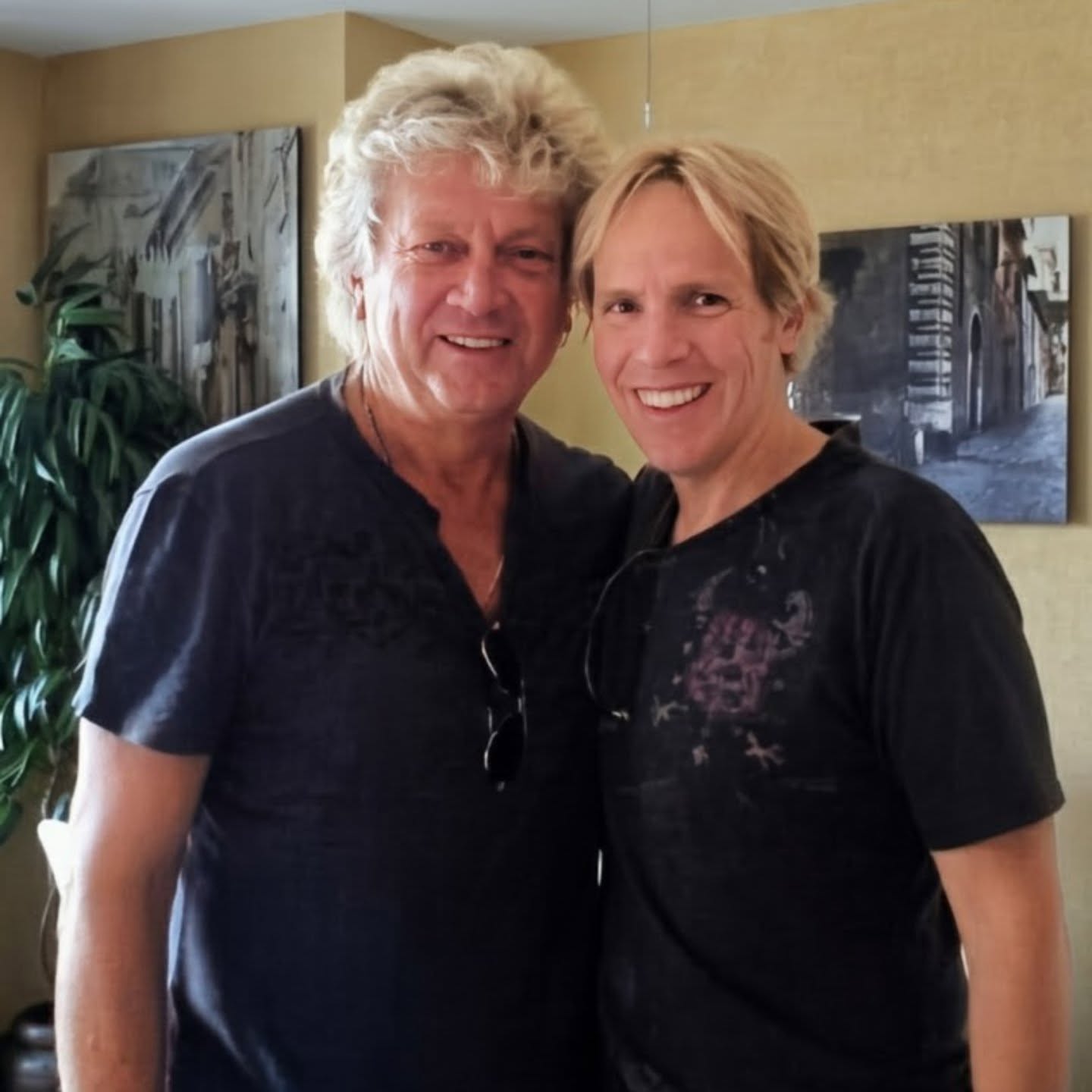 The music world lost renowned #MoodyBlues bassist/vocalist #JohnLodge earlier today. I met John at a show we did in Las Vegas about 15 years ago and had a great conversation about playing bass and singing and the magic trick of doing both at the same time. He couldn't have been nicer and more open about his experiences being