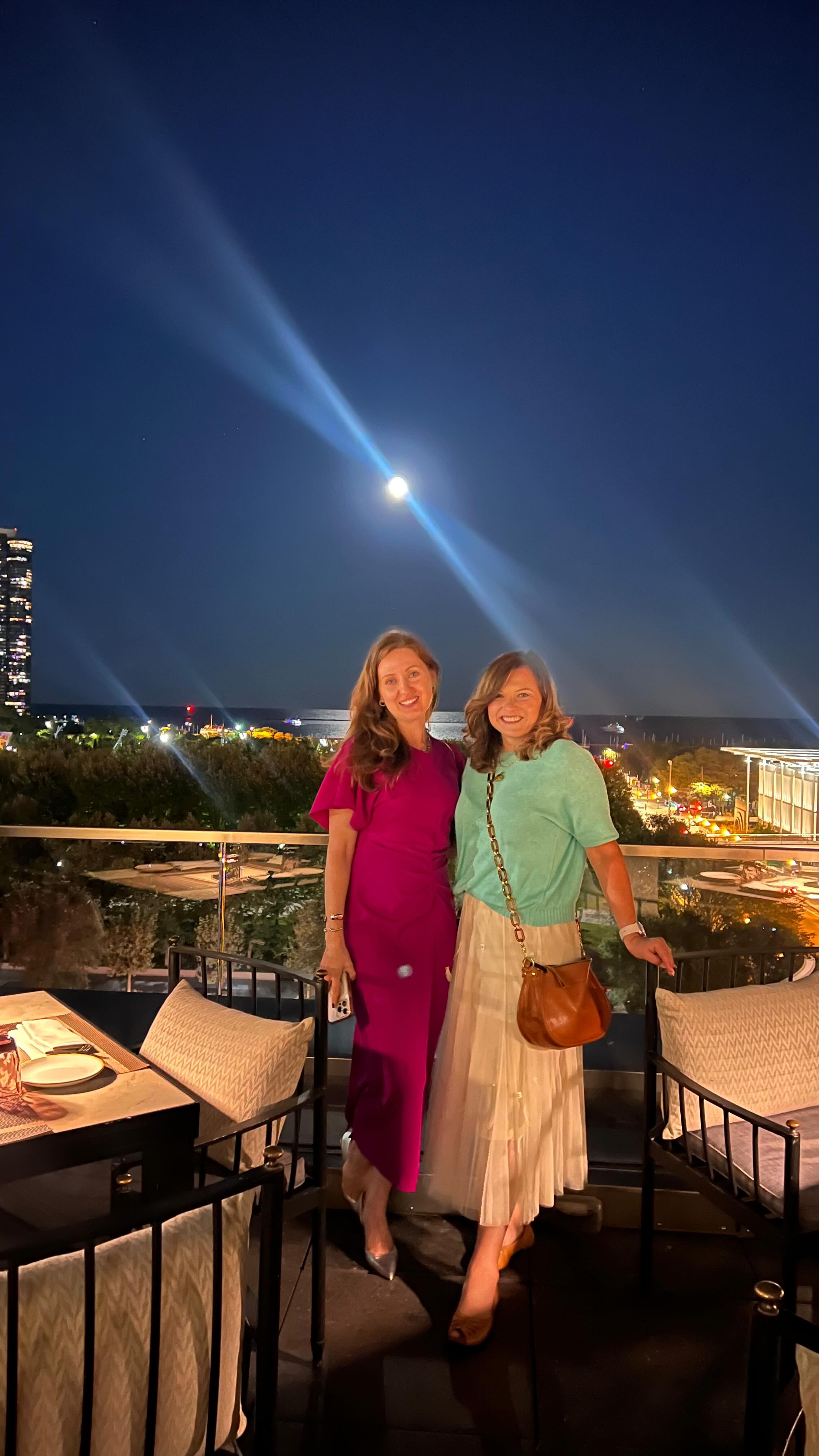 Had a lovely time with my wonderful friend and client at the @universityclubofchicago! We tasted a 30-lb bottle of Drappier Champagne (flown in all the way from France) — the empty bottle (only one in the world) was a rare showpiece valued at around $2,000 — and it will remain on display at the club. There was a breathtaking full Harvest Moon overhead, and we savored sparkling bubbles and charcuterie under its glow. Unforgettable!