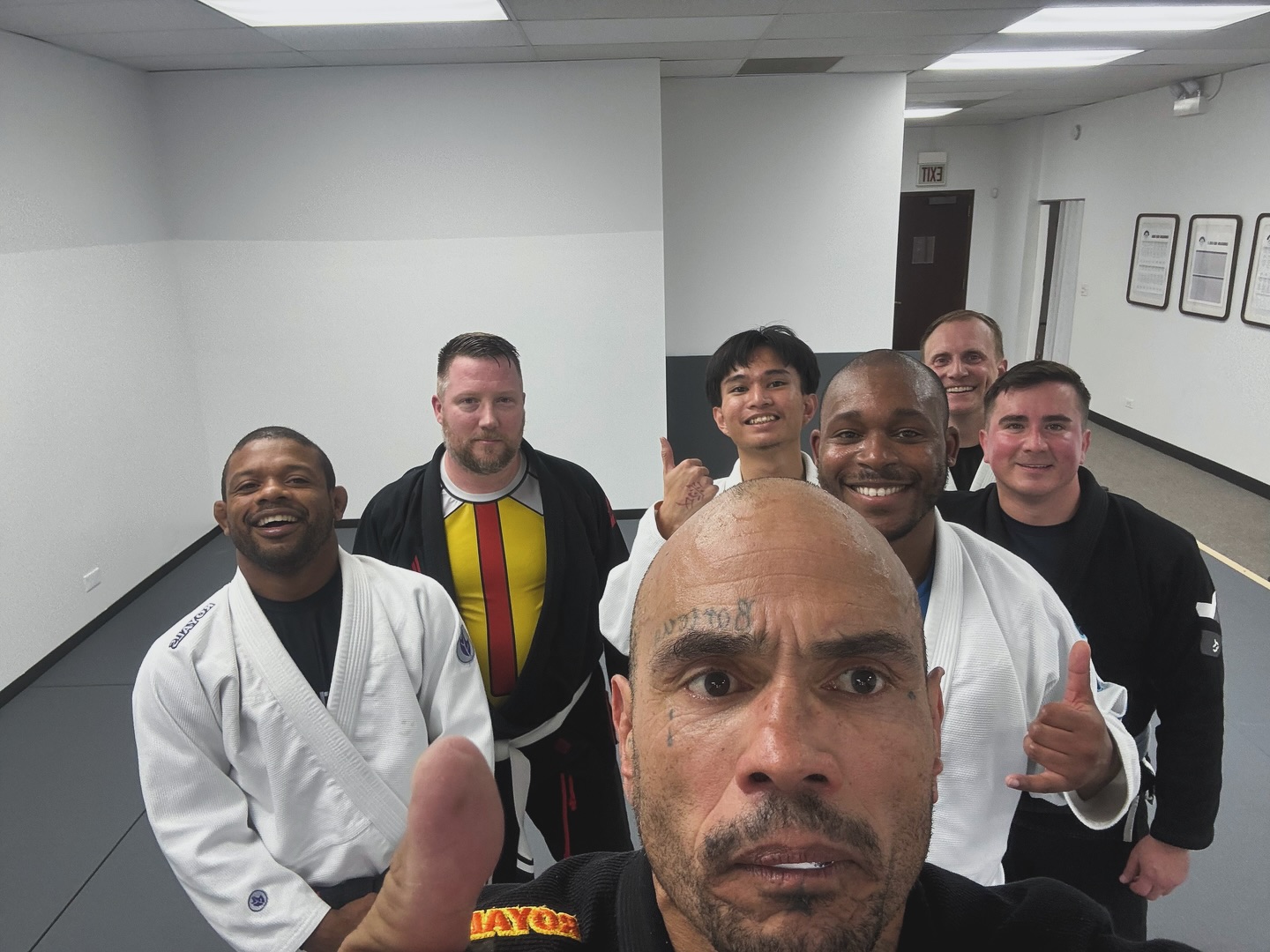 Nothing better than starting the day training with great people!
Join our 7AM Adult Jiu-Jitsu class 🥋☀️
#jiujitsu #bjj #martialarts #chicago #chicagoactivities #mayfair #albanypark #artisticjiujitsuschool