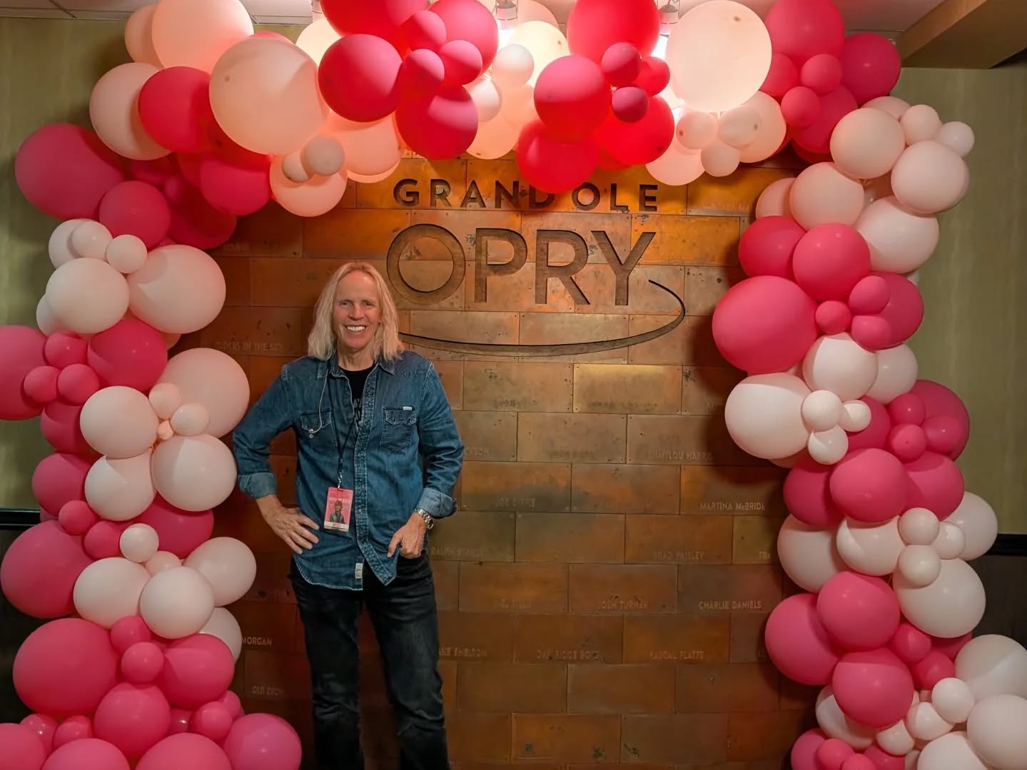 Gonna be a fun night at the #OpryHouse as #Sixwire is the #HouseBand for the All Star Tribute to #AnneMurray. We're backing up these stars in a tribute to the legend who influenced so many artists.
#TrishaYearwood
#MartinaMcBride
#KathyMattea
#CollinRaye
#PamTillis
#kdlang
#LorrieMorgan
#Shenandoah
#GatlinBrothers
#MichelleWright
#VictoriaShaw
*
*
*
#Nashville #MusicCity #Bass #BassPlayer #Musician #Lakland #LaklandBass #Aguilar #AguilarAmp #DRStrings #EliteCore #Line6 #Pedalnetics