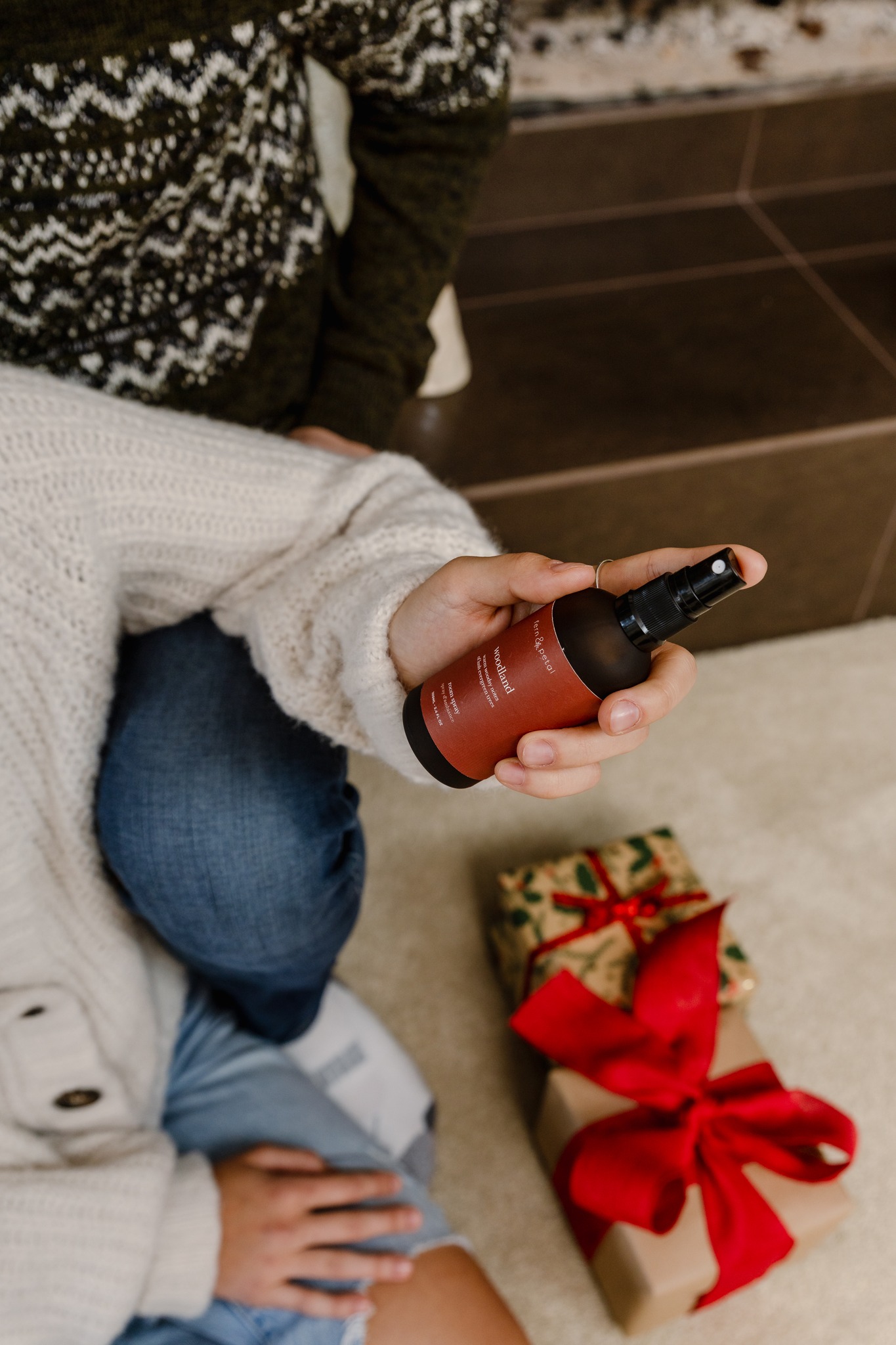 When your holiday scent arrives, the coziness begins. 🎄 Movie nights, warm drinks, soft lights. Diffuse your favourite blend and let your home fill with the comfort of winter.
.
.
.
.
.