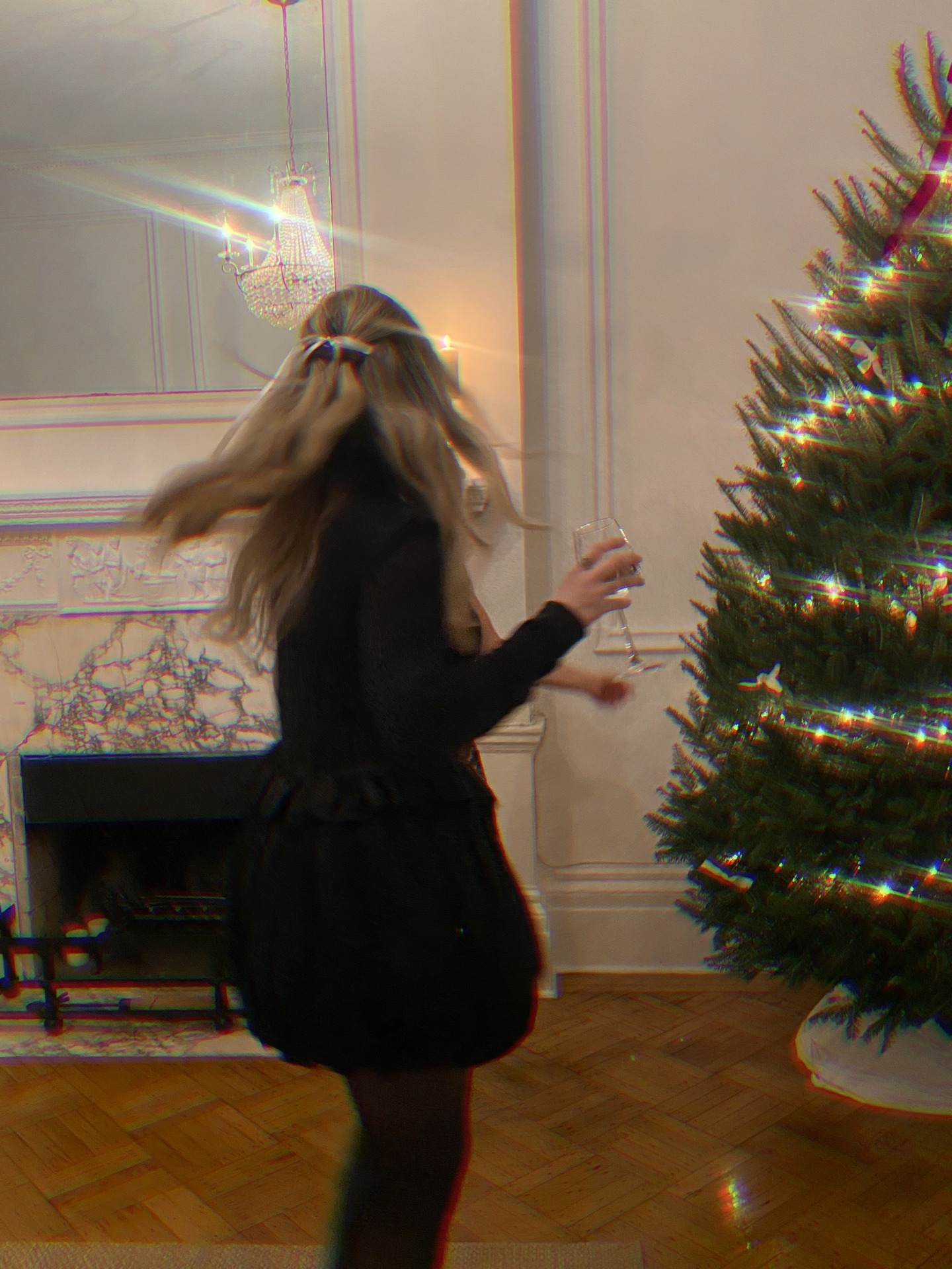 Slow holiday mornings, filled with the calming scent of Woodland 🌲🤍☕