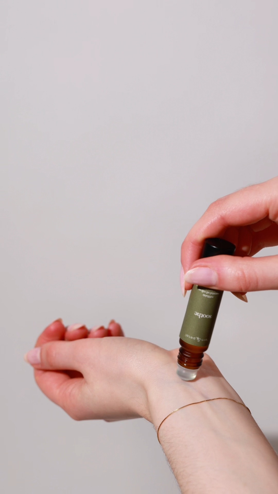 Carry your calm on the go. Fern & Petals essential oil roller are made with natural essential oils and crafted for everyday rituals.